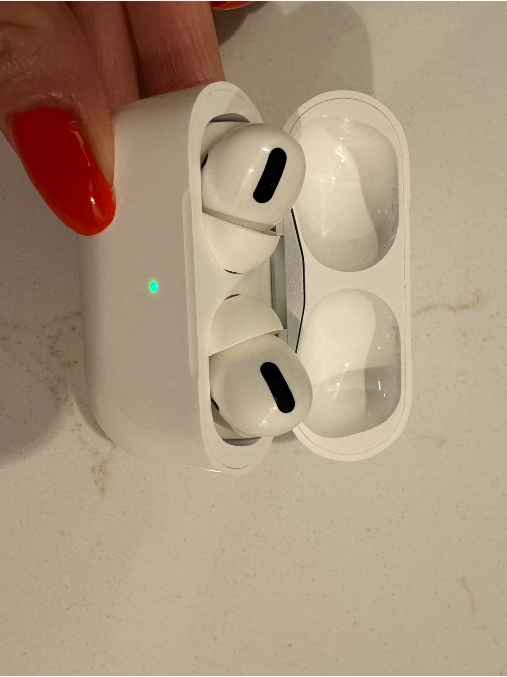 APPLE White AirPods, Charging Case, NO cord included. They WORK.